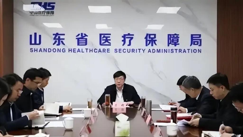 2026年1月1日起,山东职工医保政策调整:男满30年,女满25年才能享受终身医保待遇